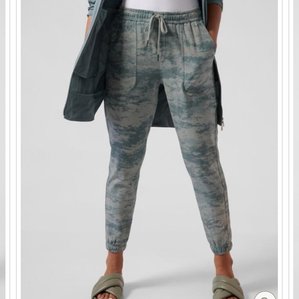 Athleta Farallon cotton blend joggers pants fog camo coast gray small